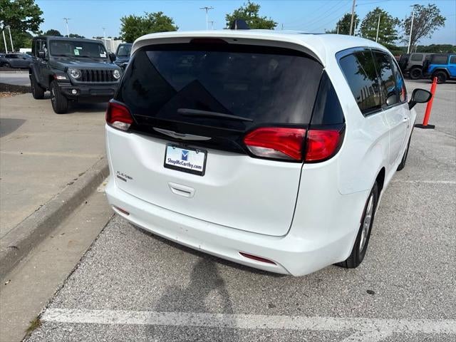 2024 Chrysler Voyager LX