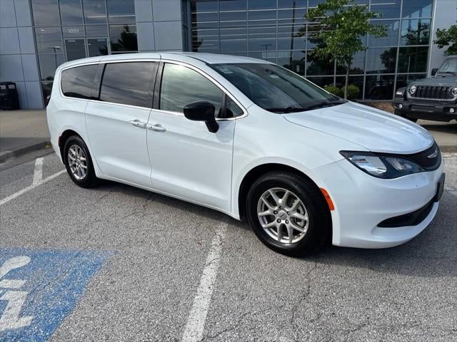 2024 Chrysler Voyager LX