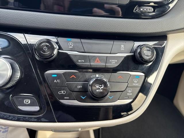 2024 Chrysler Voyager LX
