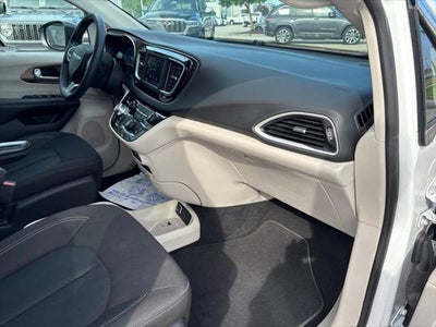 2024 Chrysler Voyager LX