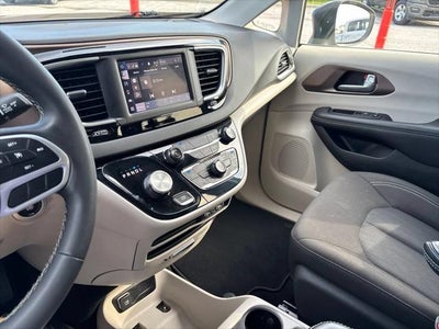 2024 Chrysler Voyager LX