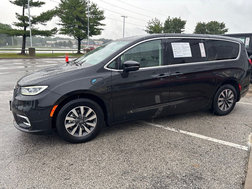 2023 Chrysler Pacifica Hybrid Touring L