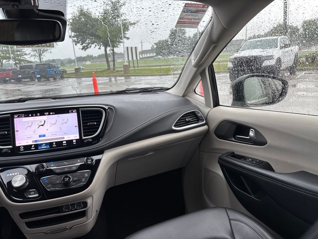 2023 Chrysler Pacifica Hybrid Touring L