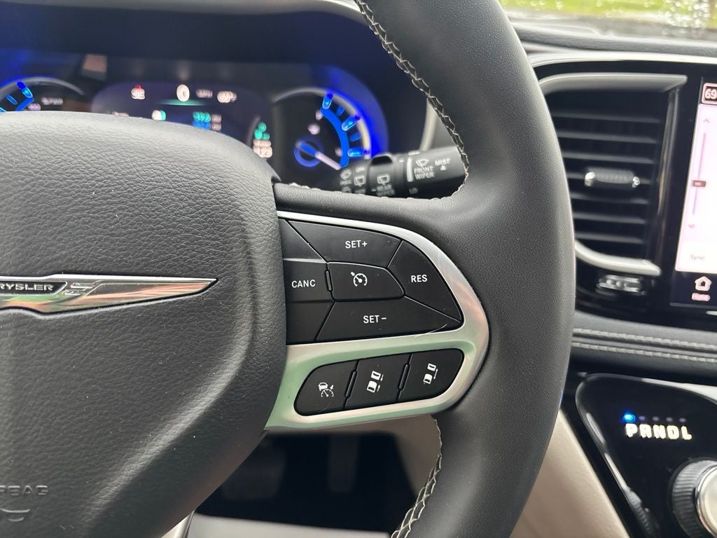 2023 Chrysler Pacifica Hybrid Touring L