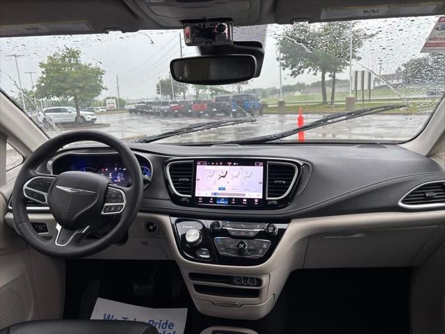 2023 Chrysler Pacifica Hybrid Touring L