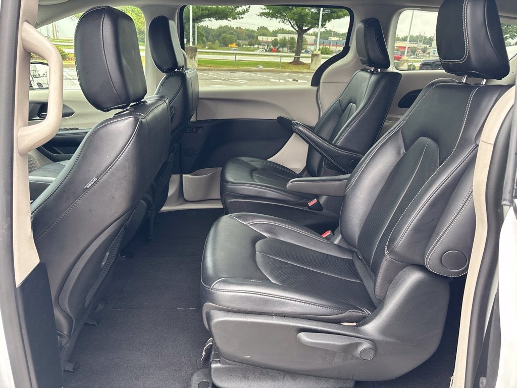 2024 Chrysler Pacifica Hybrid Select