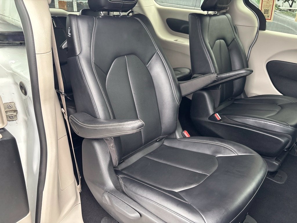 2024 Chrysler Pacifica Hybrid Select