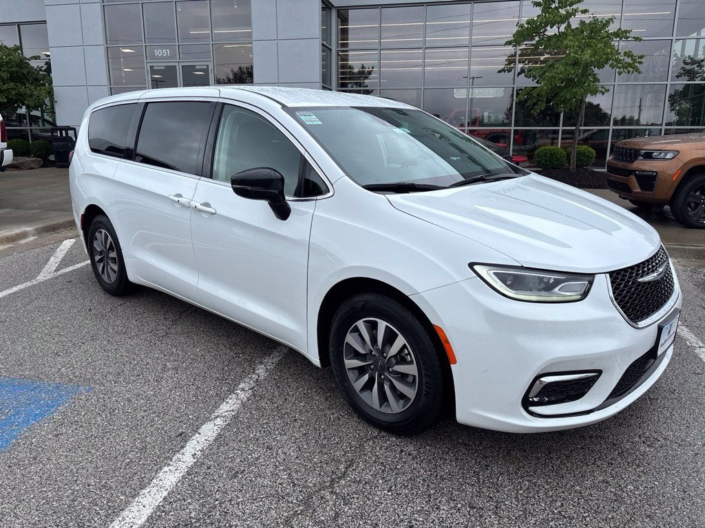 2024 Chrysler Pacifica Hybrid Select