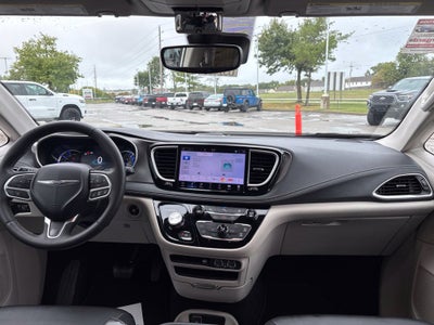2024 Chrysler Pacifica Hybrid Select