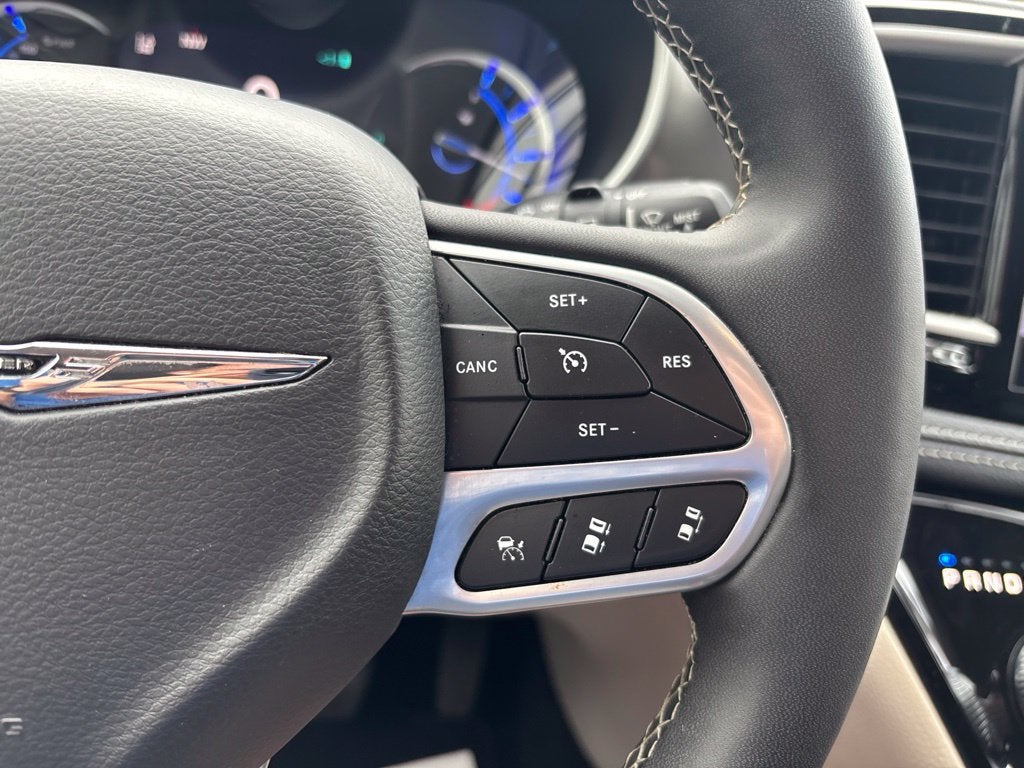 2024 Chrysler Pacifica Hybrid Select