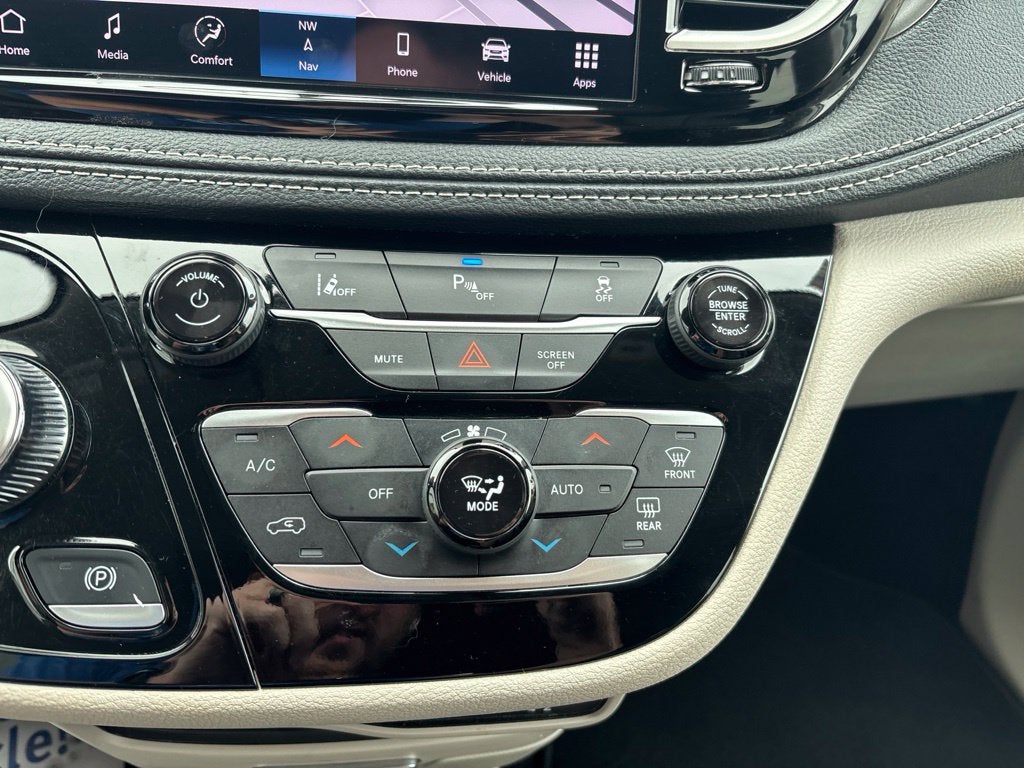 2024 Chrysler Pacifica Hybrid Select
