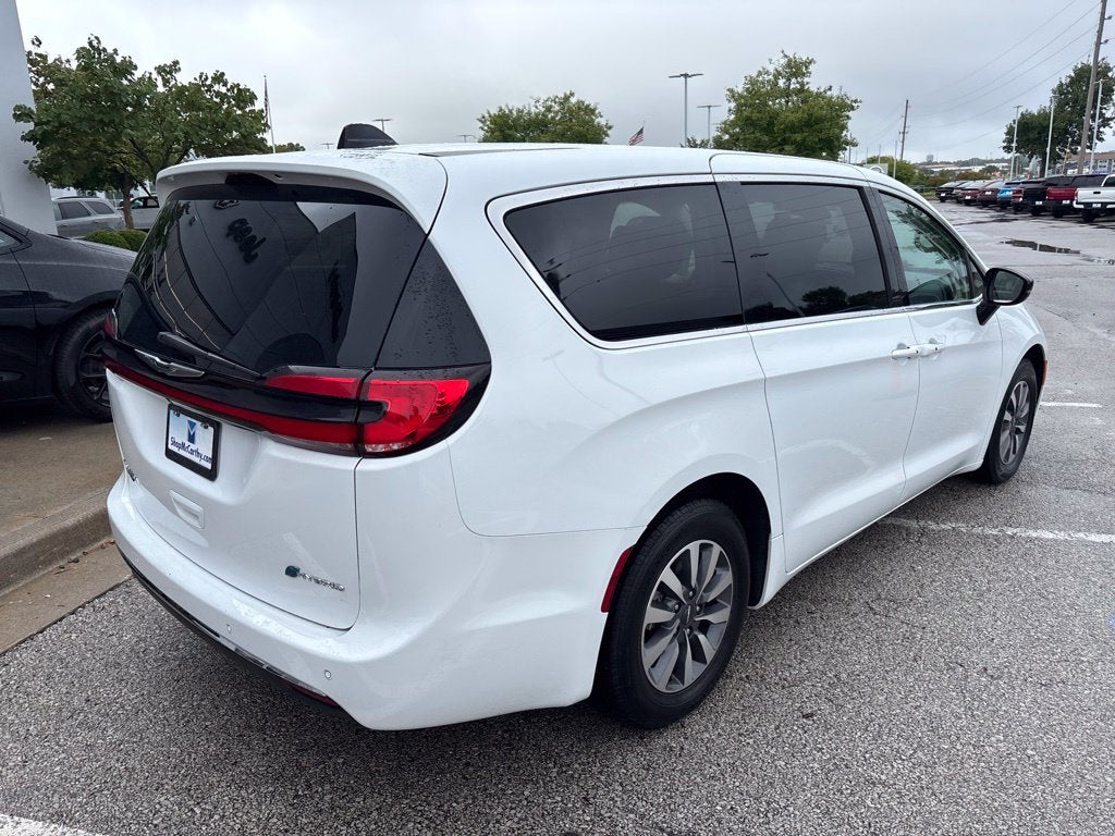 2024 Chrysler Pacifica Hybrid Select