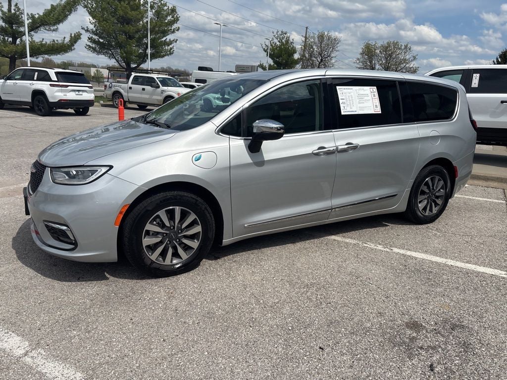 2023 Chrysler Pacifica Hybrid Limited