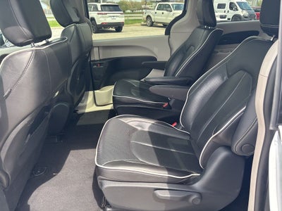 2023 Chrysler Pacifica Hybrid Limited