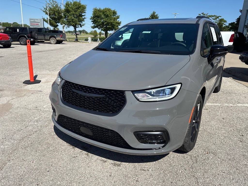 2025 Chrysler Pacifica Limited