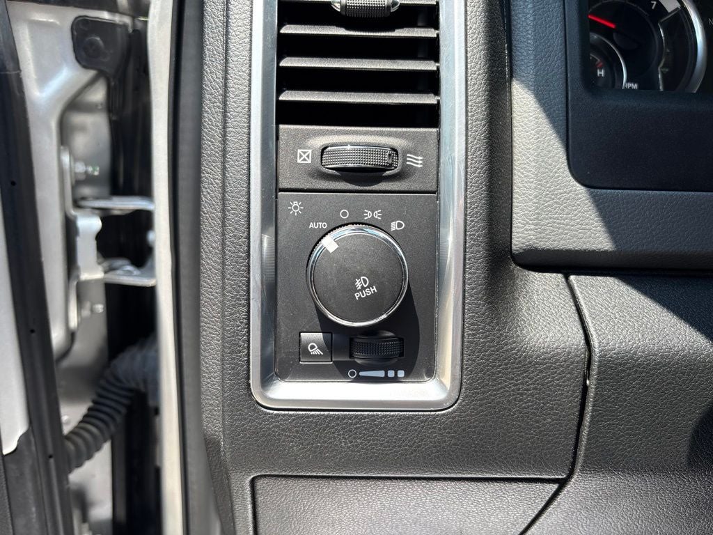 2018 RAM 1500 Big Horn Crew Cab 4x4 5'7' Box
