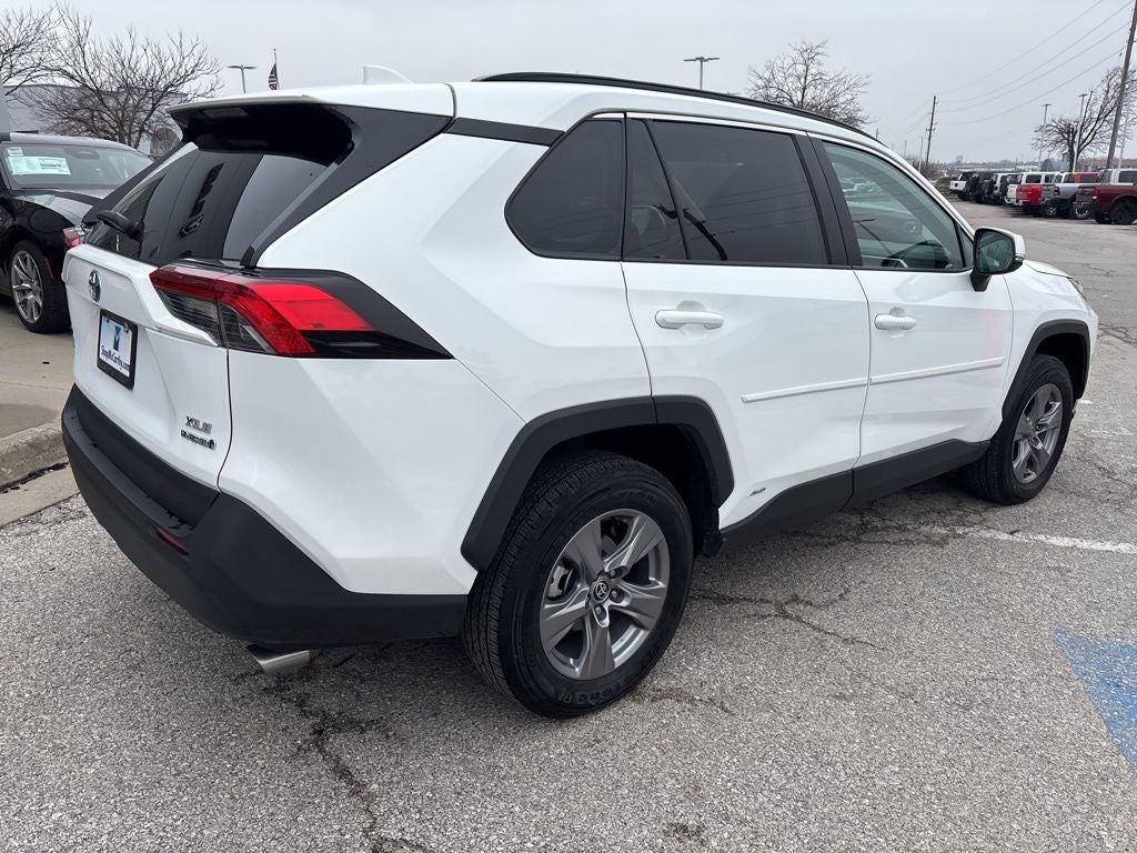 2022 Toyota RAV4 Hybrid XLE