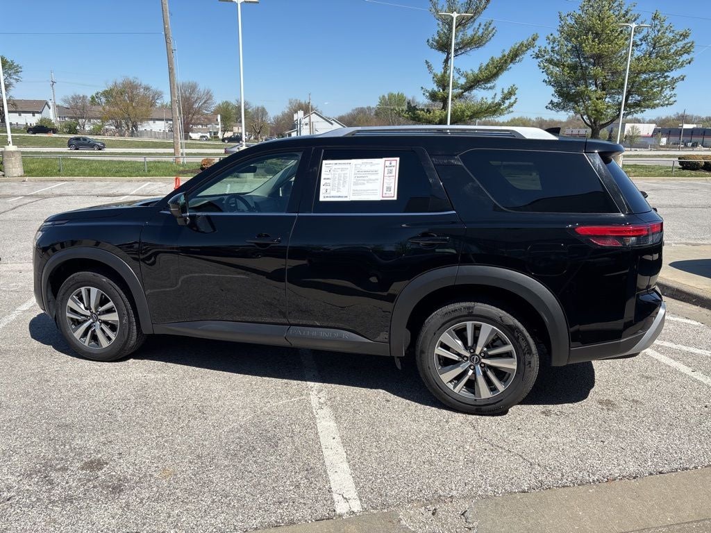 2025 Nissan Pathfinder SL
