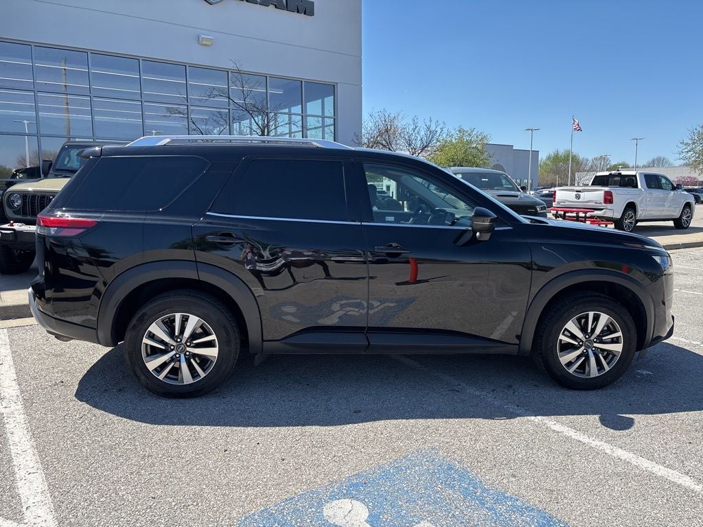 2025 Nissan Pathfinder SL