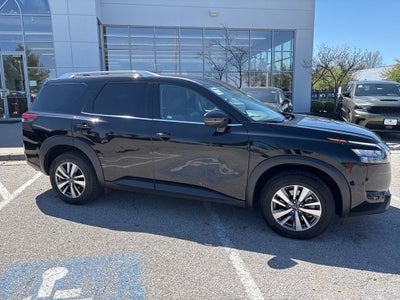 2025 Nissan Pathfinder SL