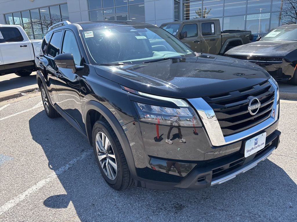 2025 Nissan Pathfinder SL