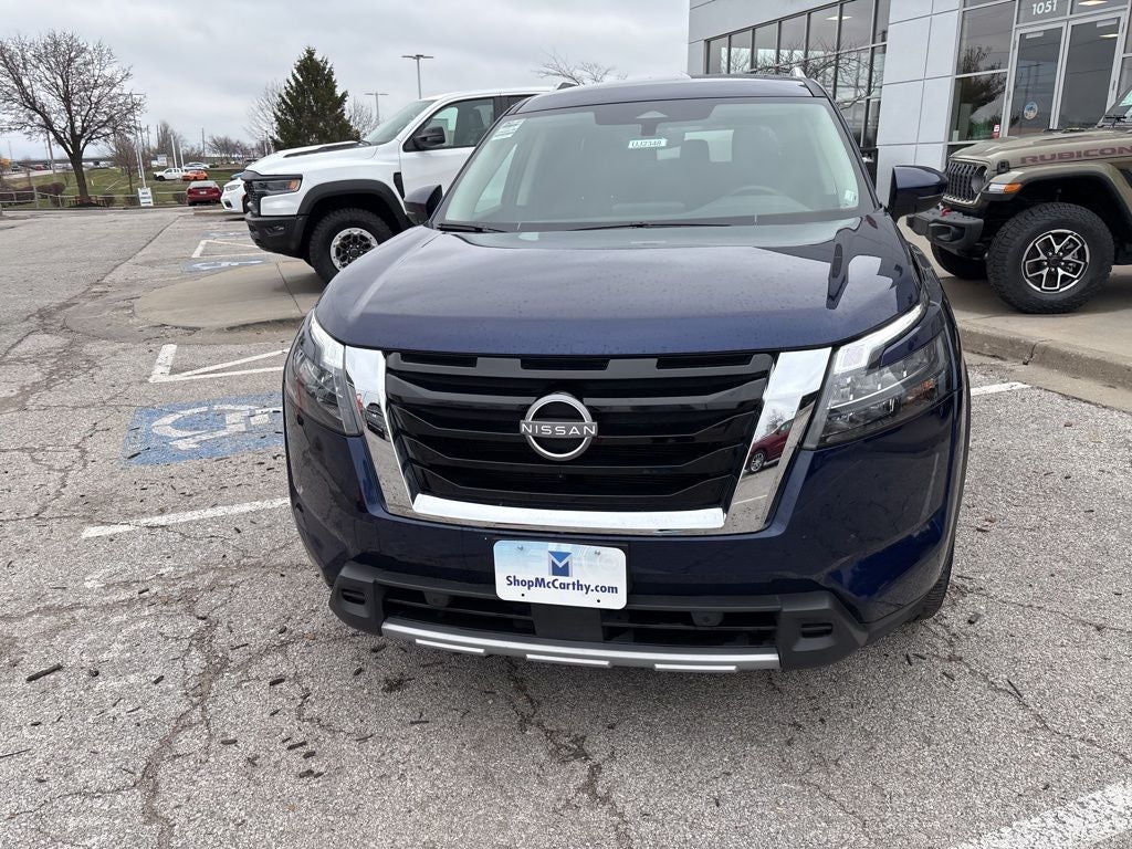2025 Nissan Pathfinder SL