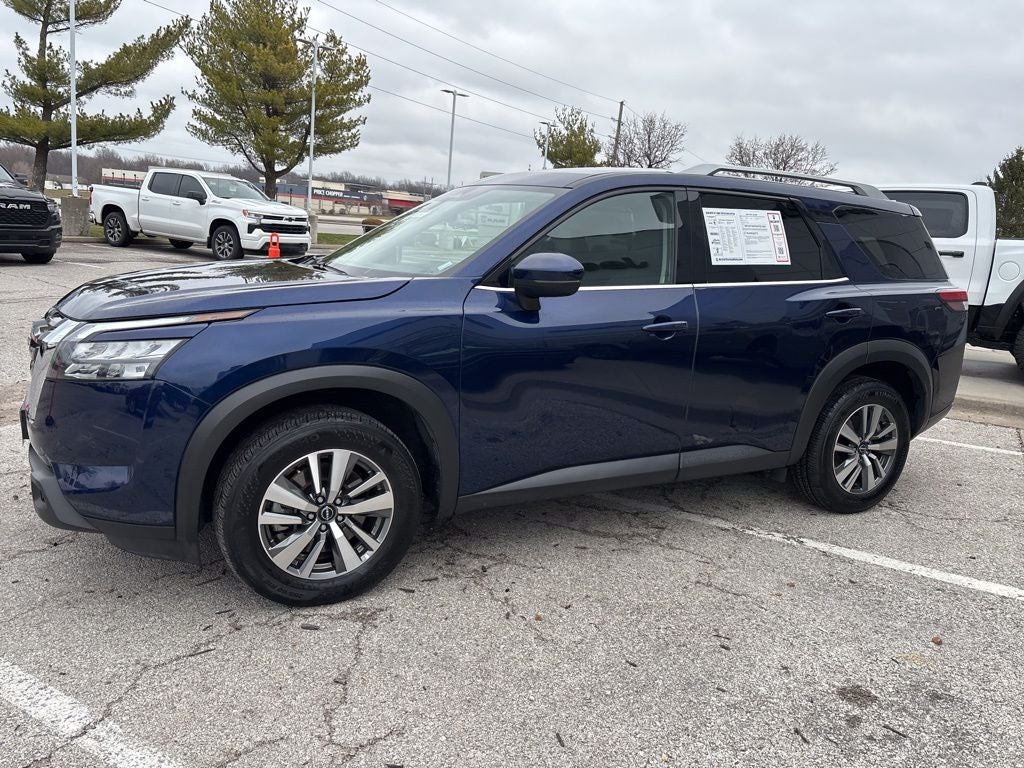 2025 Nissan Pathfinder SL
