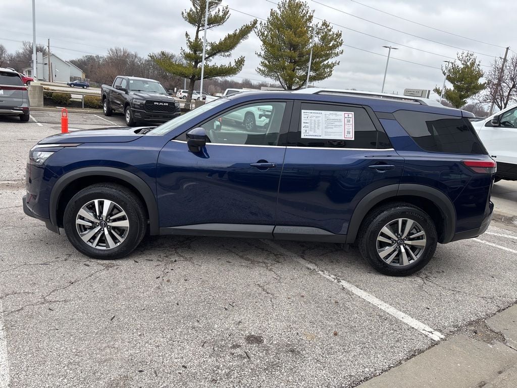 2025 Nissan Pathfinder SL