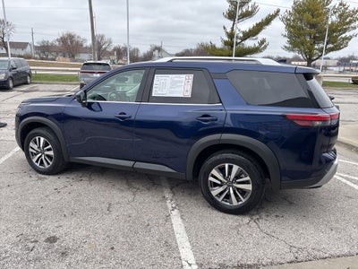 2025 Nissan Pathfinder SL