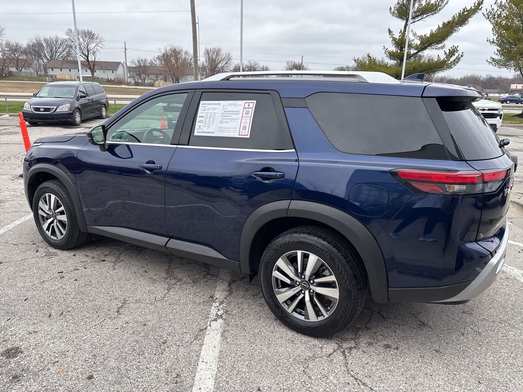 2025 Nissan Pathfinder SL