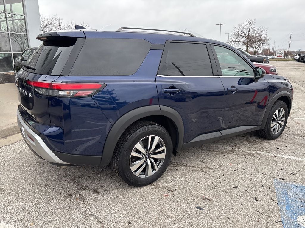 2025 Nissan Pathfinder SL