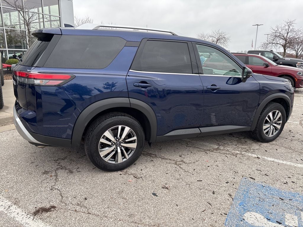 2025 Nissan Pathfinder SL