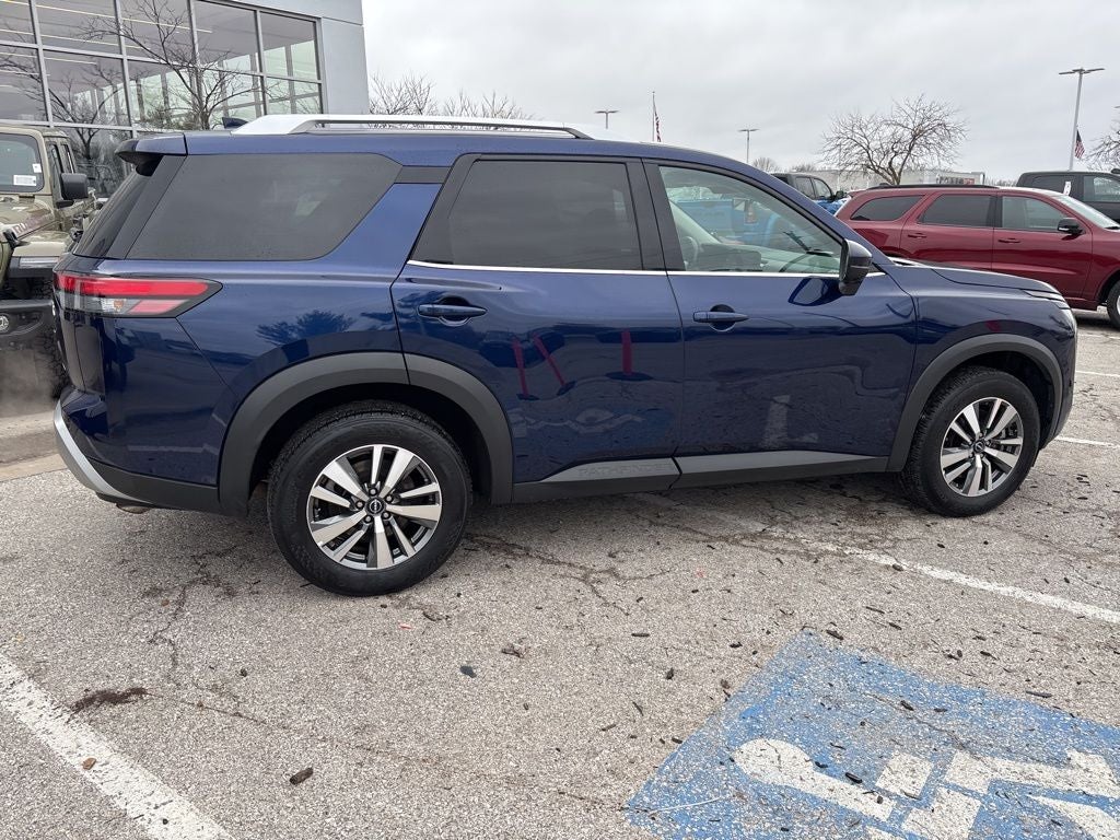 2025 Nissan Pathfinder SL