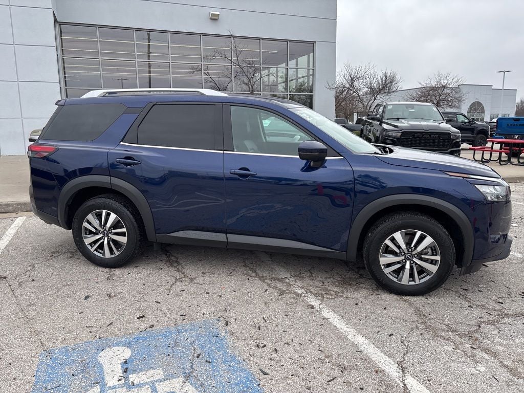 2025 Nissan Pathfinder SL