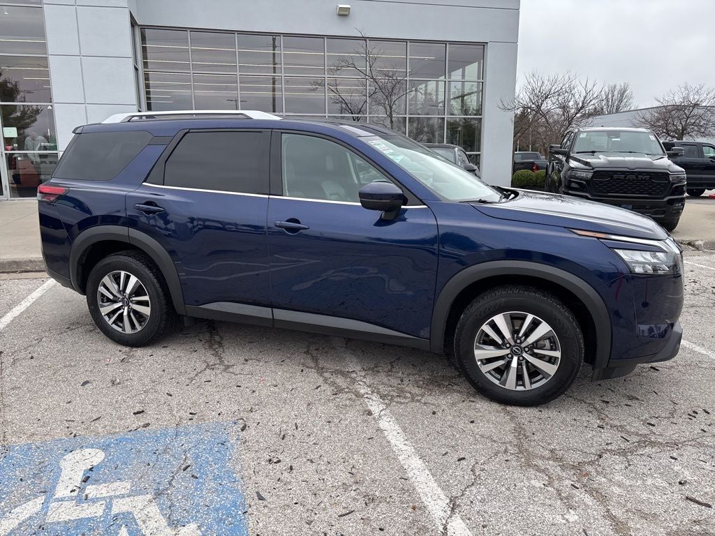 2025 Nissan Pathfinder SL