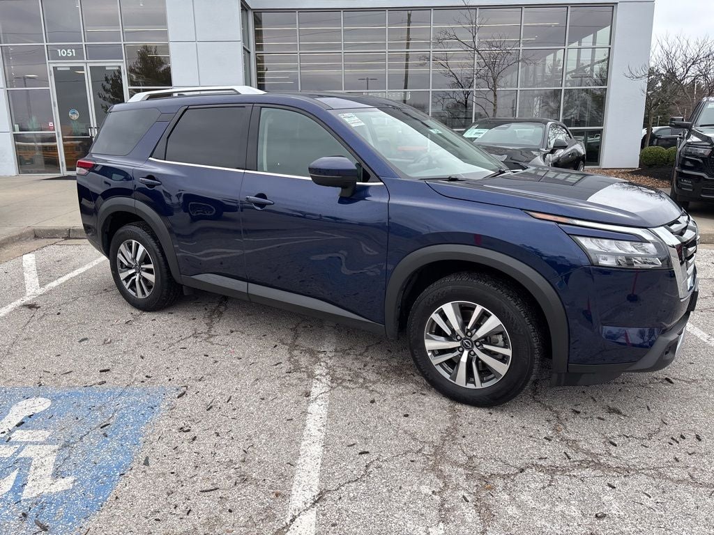 2025 Nissan Pathfinder SL