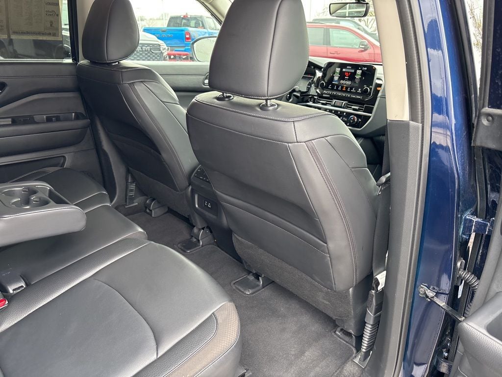 2025 Nissan Pathfinder SL