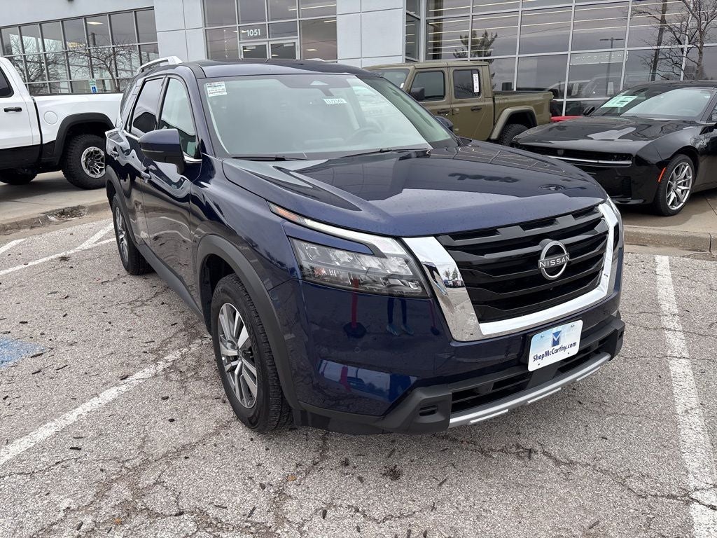 2025 Nissan Pathfinder SL