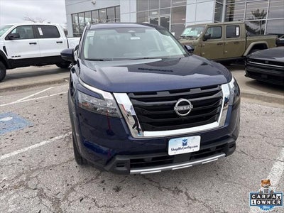 2025 Nissan Pathfinder SL FWD
