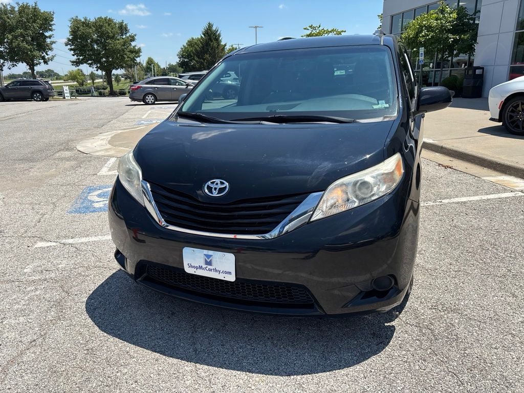2017 Toyota Sienna LE 8 Passenger
