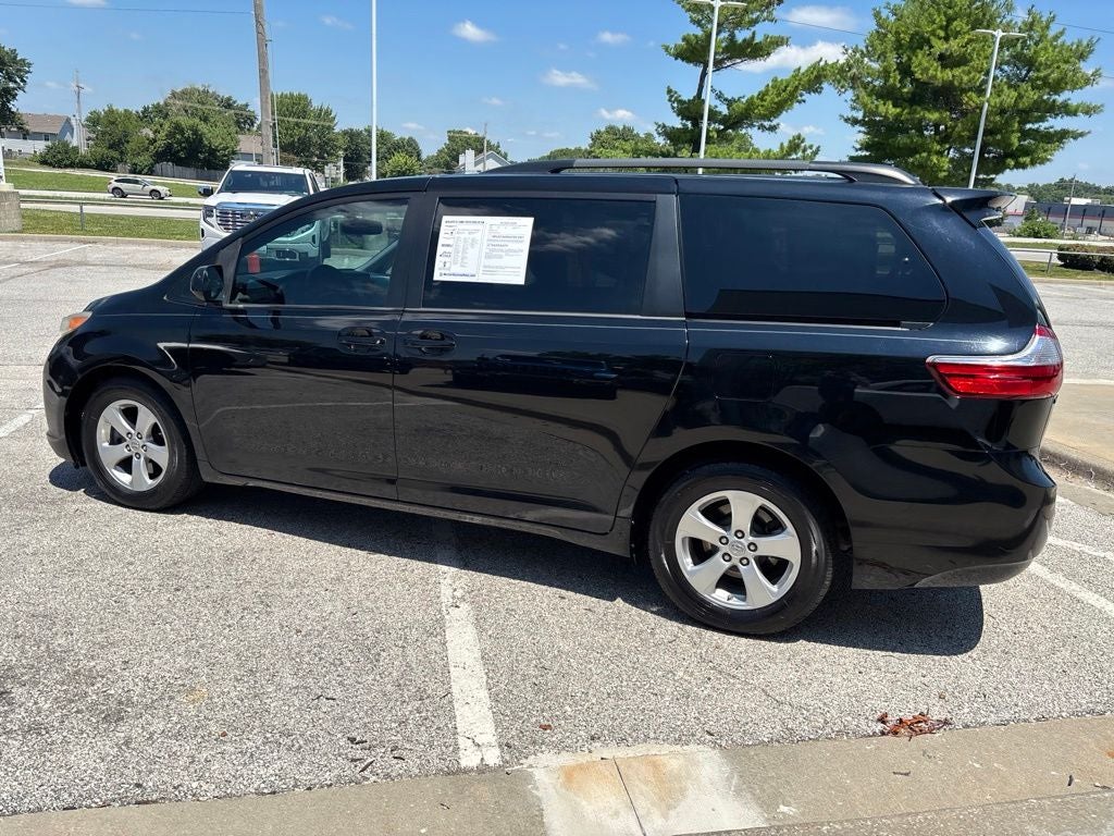 2017 Toyota Sienna LE 8 Passenger