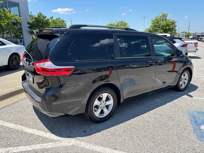 2017 Toyota Sienna LE 8 Passenger