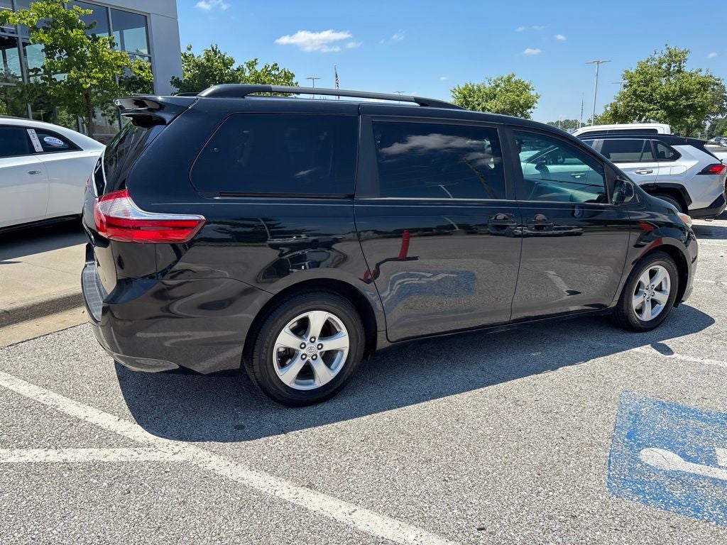 2017 Toyota Sienna LE 8 Passenger