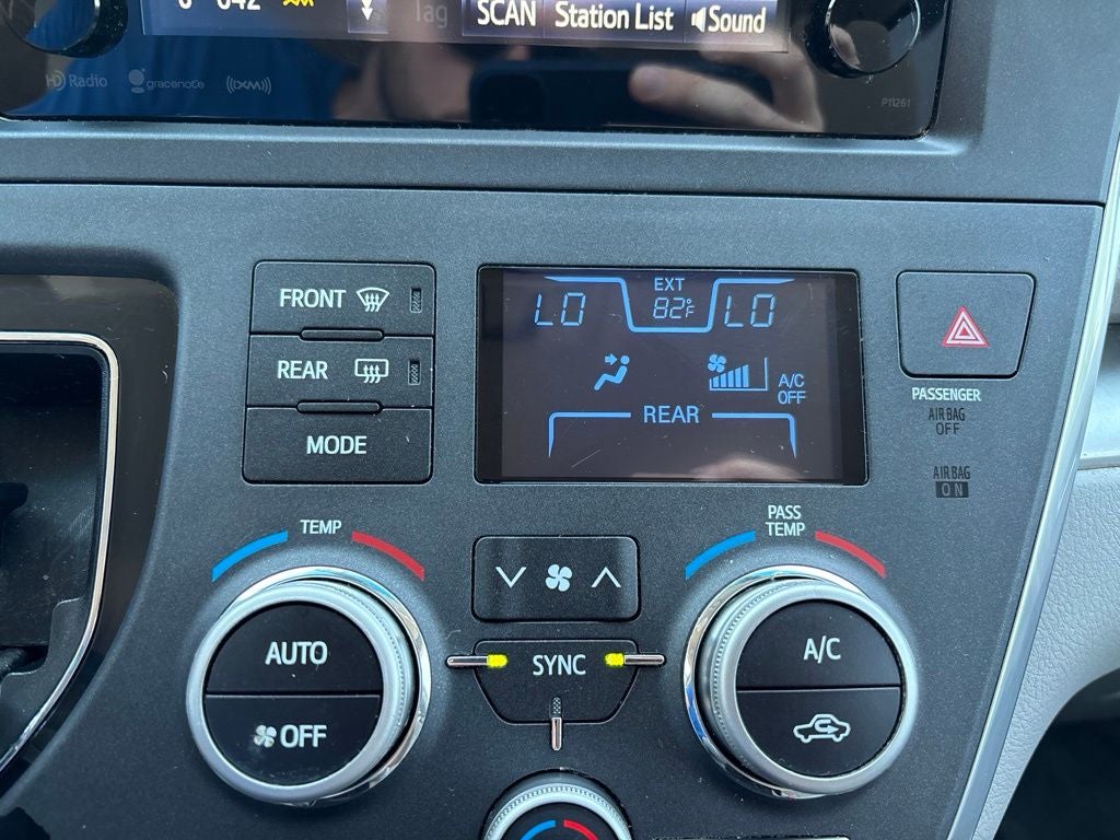 2017 Toyota Sienna LE 8 Passenger