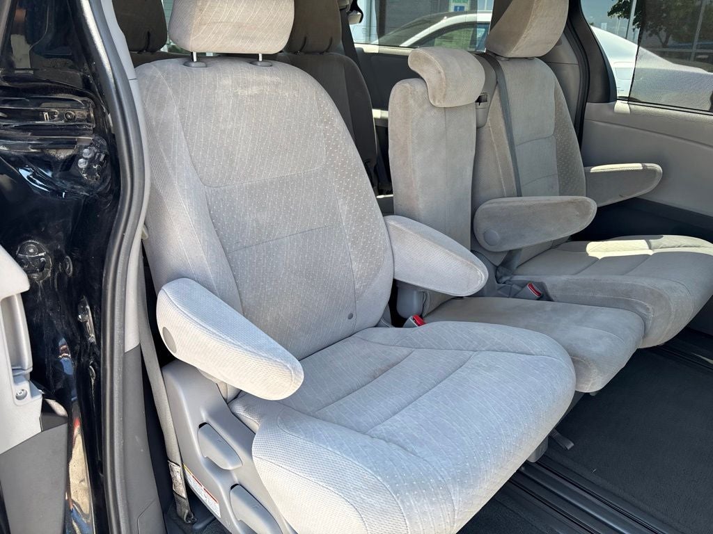 2017 Toyota Sienna LE 8 Passenger