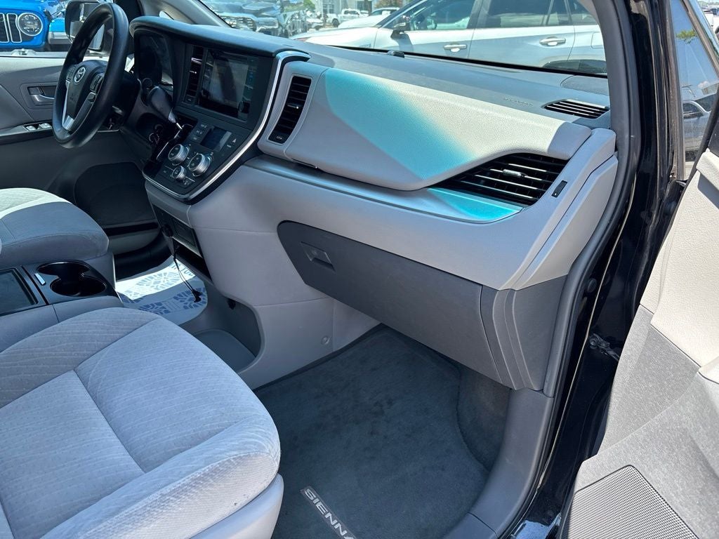 2017 Toyota Sienna LE 8 Passenger