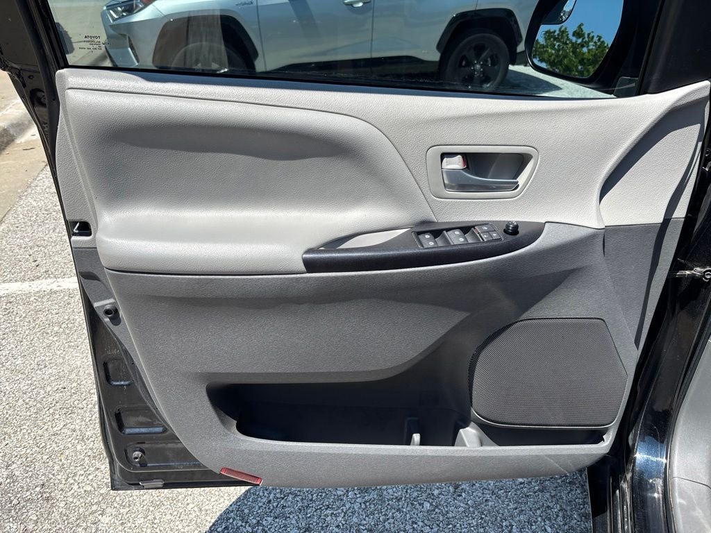 2017 Toyota Sienna LE 8 Passenger