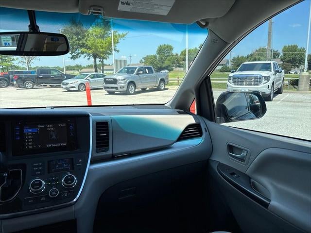 2017 Toyota Sienna LE 8 Passenger
