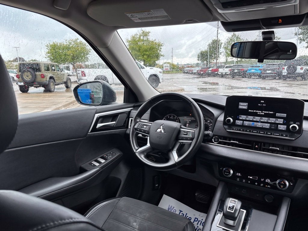 2024 Mitsubishi Outlander SE