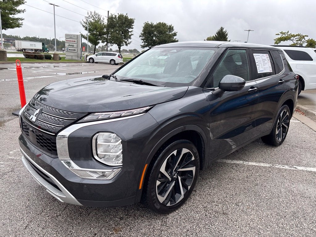 2024 Mitsubishi Outlander SE